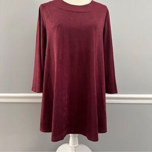 C Christian garnet dress, big sleeves and a black tie on the back. Size S